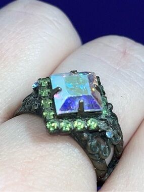 Vintage Sorrelli Adjustable Iridescent Green Rhinestone Ring